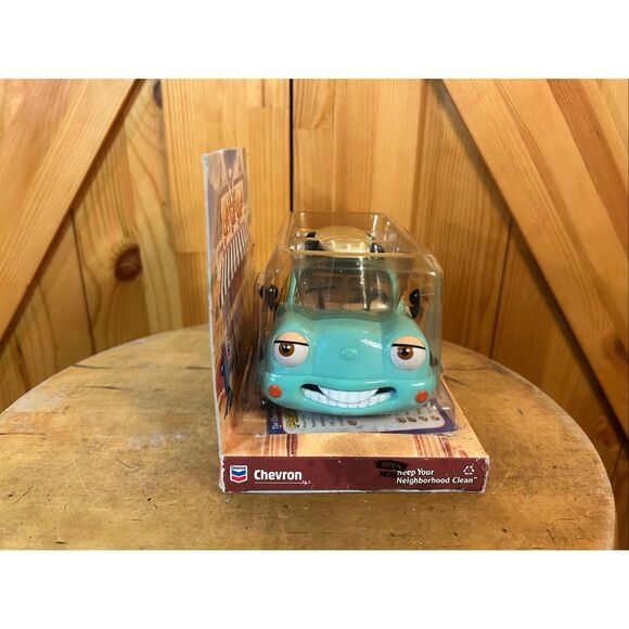 Chevron Cars Woody Wagon w Surfboard (6144) - Picture 4 of 6